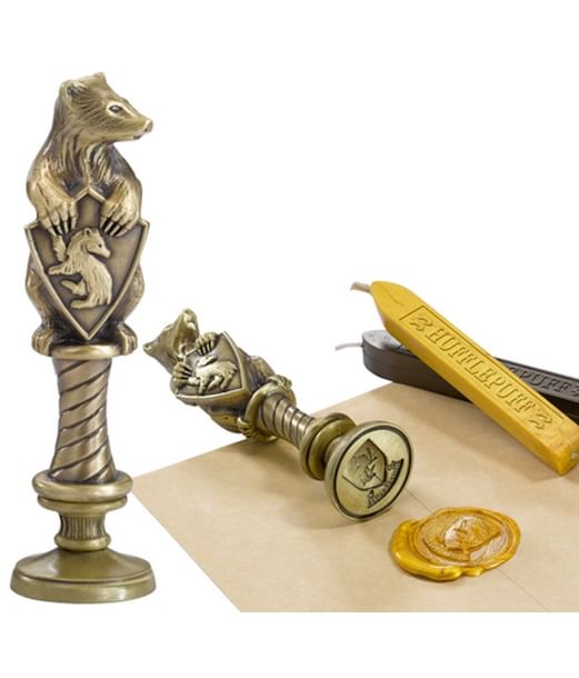 Hufflepuff vokssegl i metal med voks fra Noble Collection.
