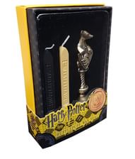 Hufflepuff vokssegl i metal med voks fra Noble Collection.