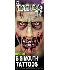 Rådden mund tatovering med sminke.