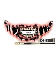 Rådden mund tatovering med sminke.