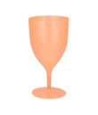 Orange vinglas i plastik.