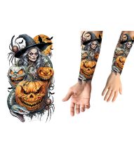 Tatuering med pumpa och häxa